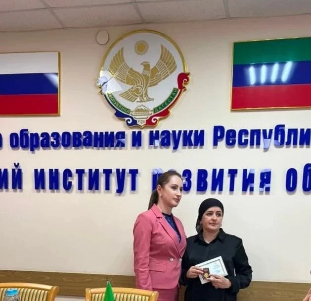 Высокое признание педагога: Назифат Гасанова удостоена знака «Отличник образования РД»