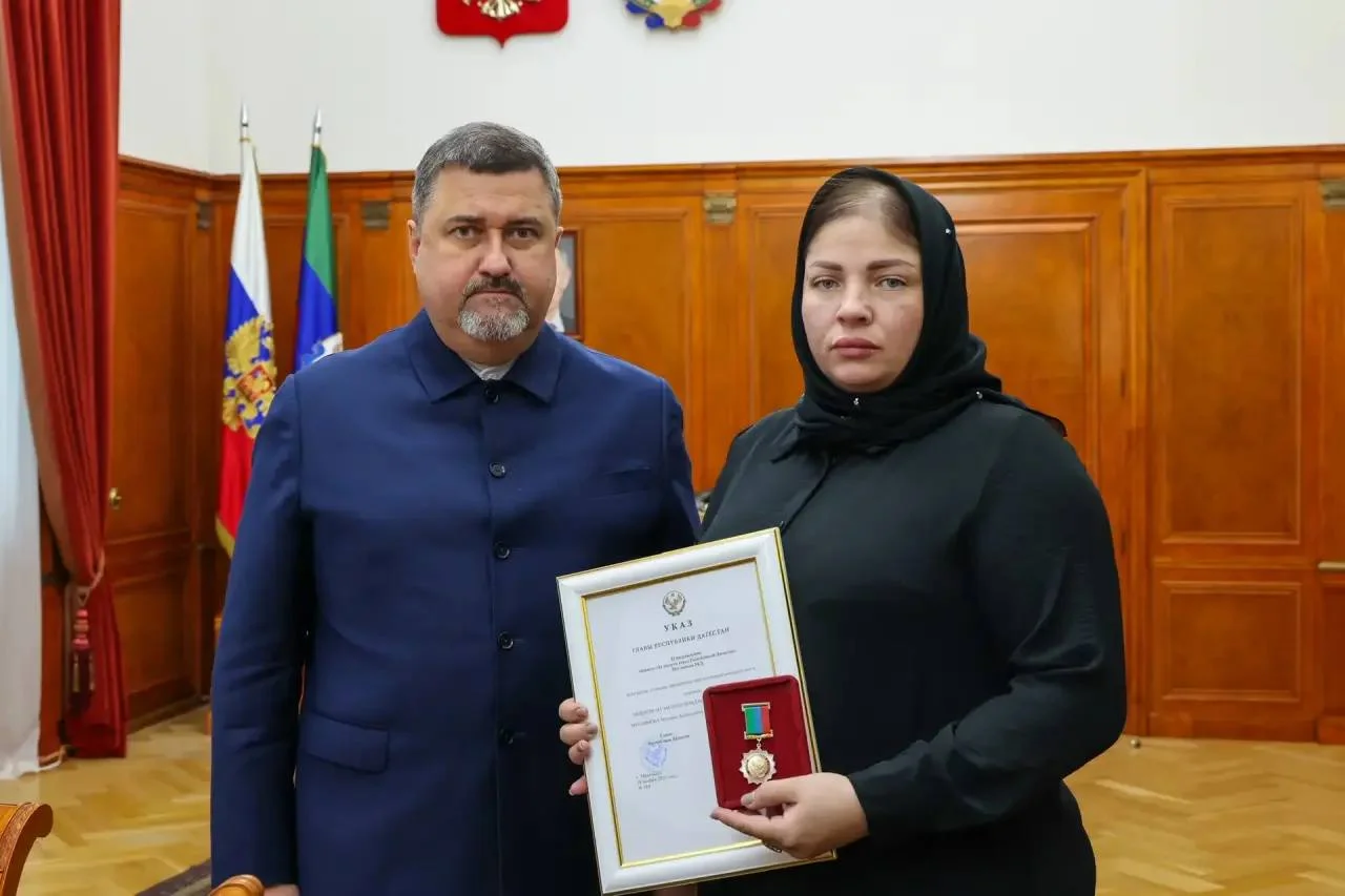 Фёдор Щукин передал вдове Муслима Муслимова орден «За заслуги перед Республикой Дагестан»