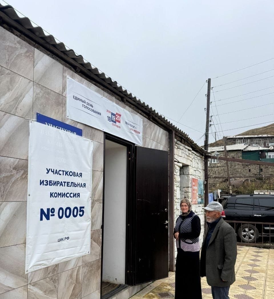 В Агульском районе соцработник сопроводила подопечного на выборы