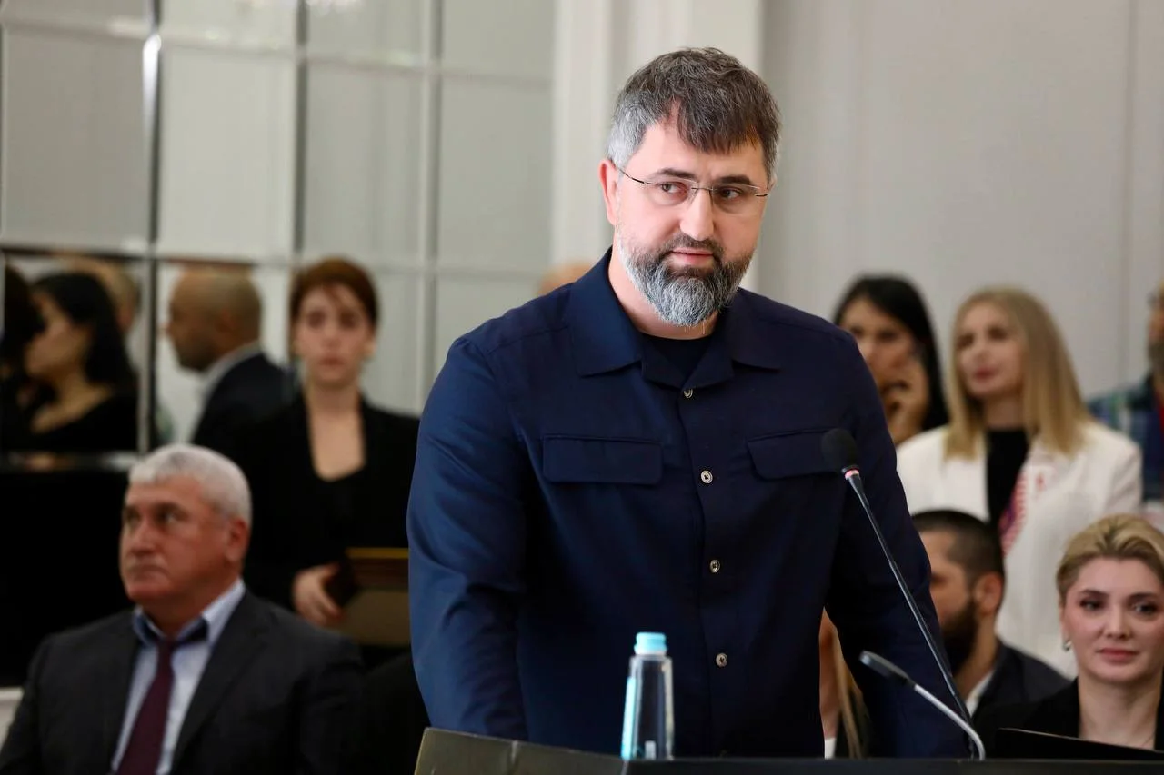 Магомед Рамазанова ишттарак аркьая гьер миллатарин «Солнечный берег. НКО Новый вектор» агъа благотворительный форумдиг