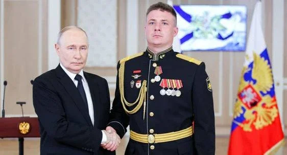Владимир Путин вручил медаль «За храбрость» уроженцу Кизлярского района