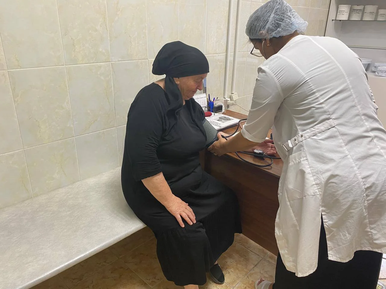 Нацпроект «Семья» в действии: мобильная бригада Дербентского центра заботится о здоровье пожилых