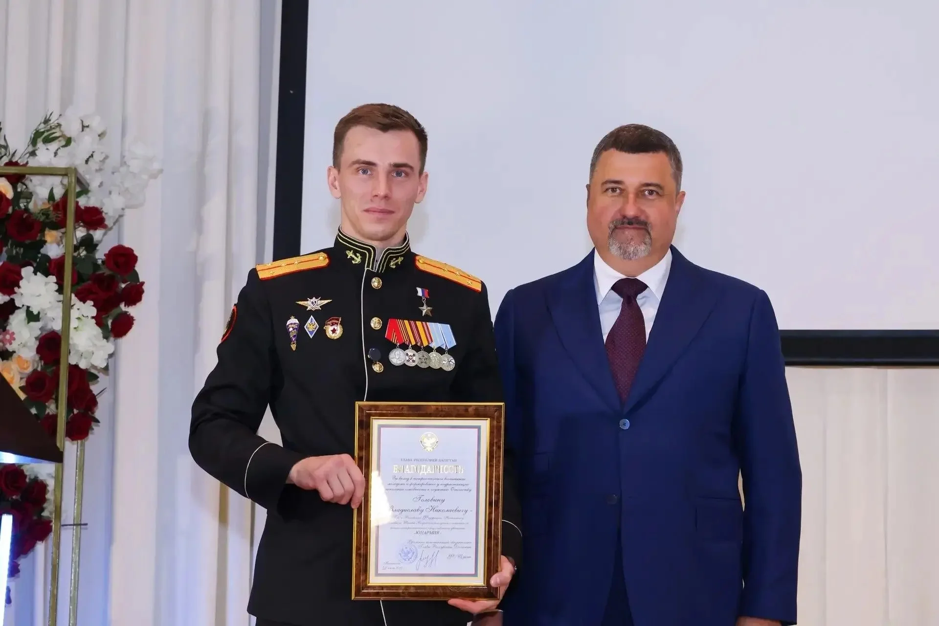 Фёдор Щукин вручил Благодарность Главы Дагестана Герою России Владиславу Головину