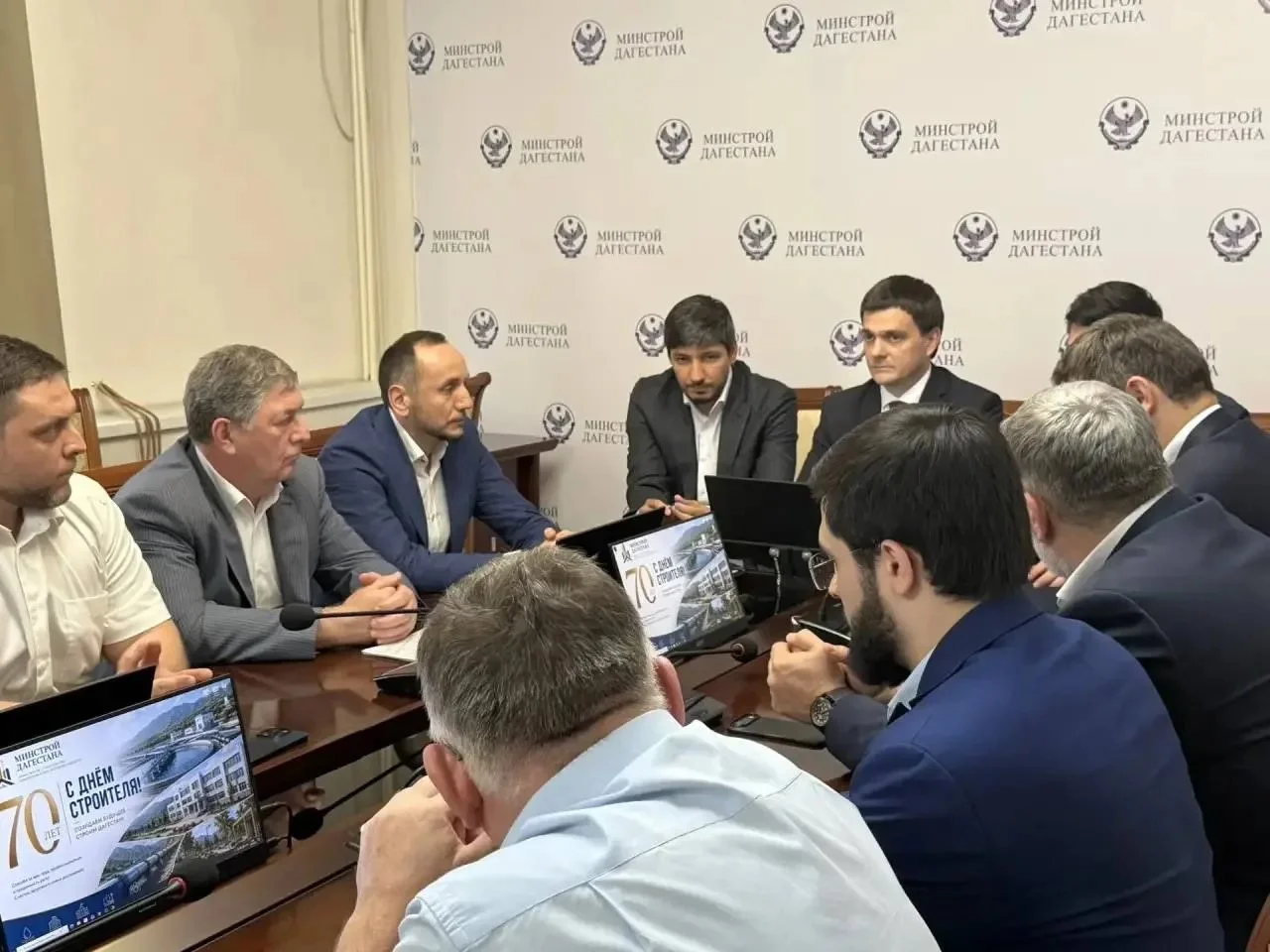 Коллективу Минстроя Дагестана представили нового руководителя
