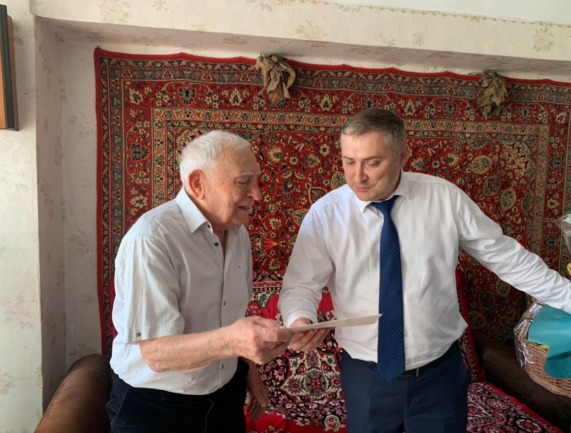 Мурад Казиев поздравил Ветерана ВОВ Петрухина Юрия Антоновича с 96-летием