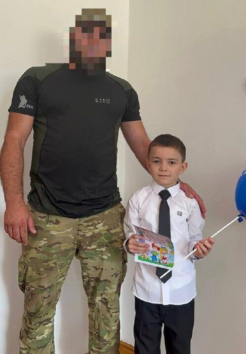 В Кизлярском районе участник СВО ради проводов сына в первый класс приехал в отпуск