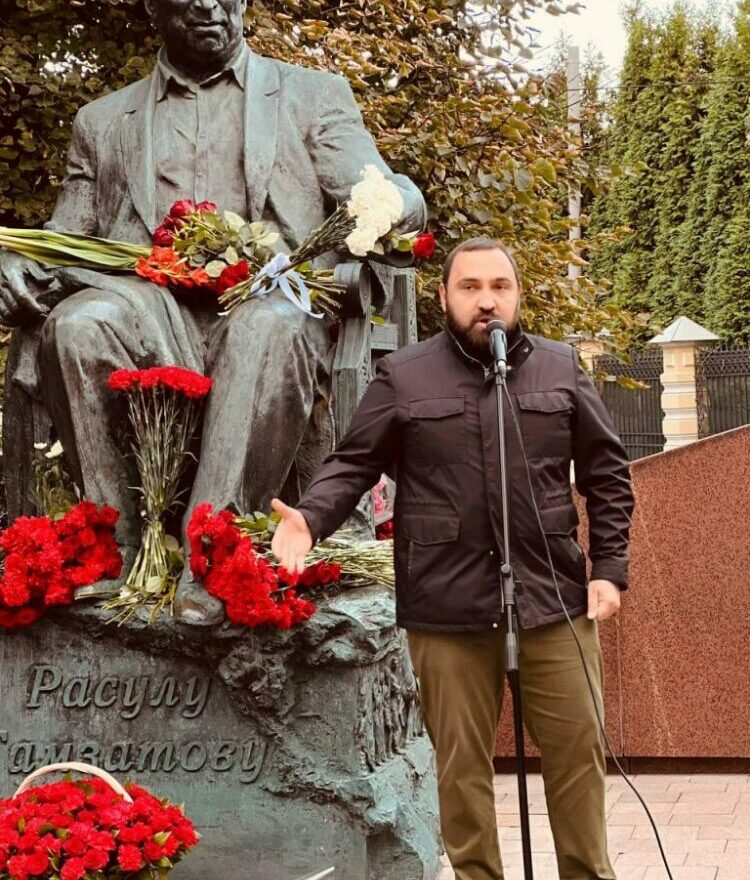 Память поэта Расула Гамзатова почтили в Москве