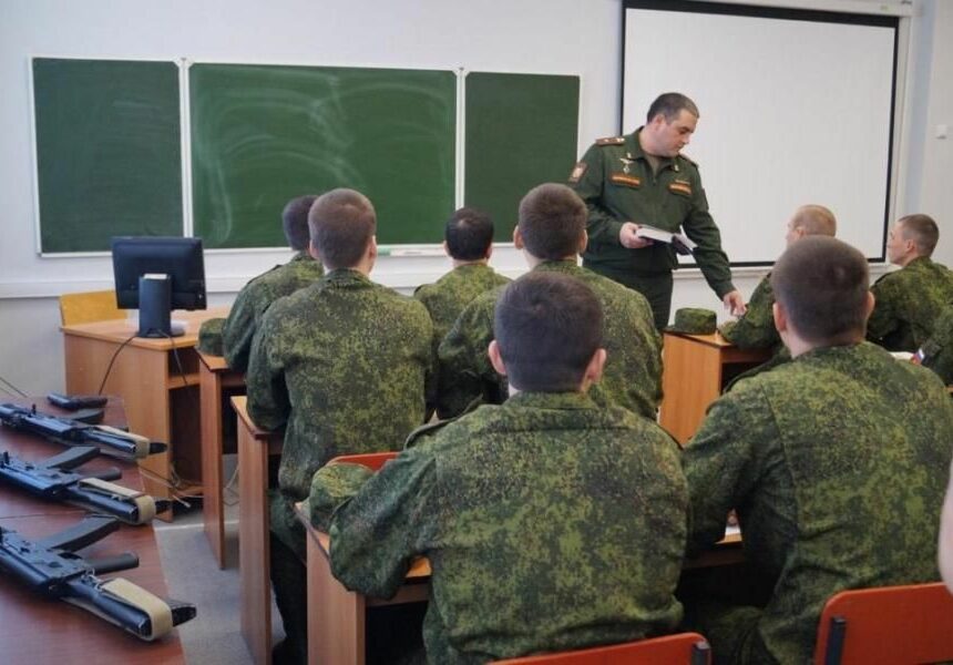 Военные учебные центры откроются на базе еще восьми российских вузов, в том числе в Грозном, Махачкале и Нальчике.