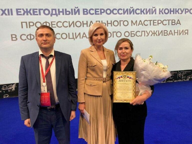 Министр труда Дагестана Мурад Казиев принял участие в награждении победителей конкурса