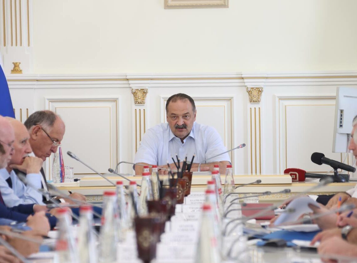 Сергей Меликов провел плановое заседание комиссии по противодействию коррупции в Дагестане