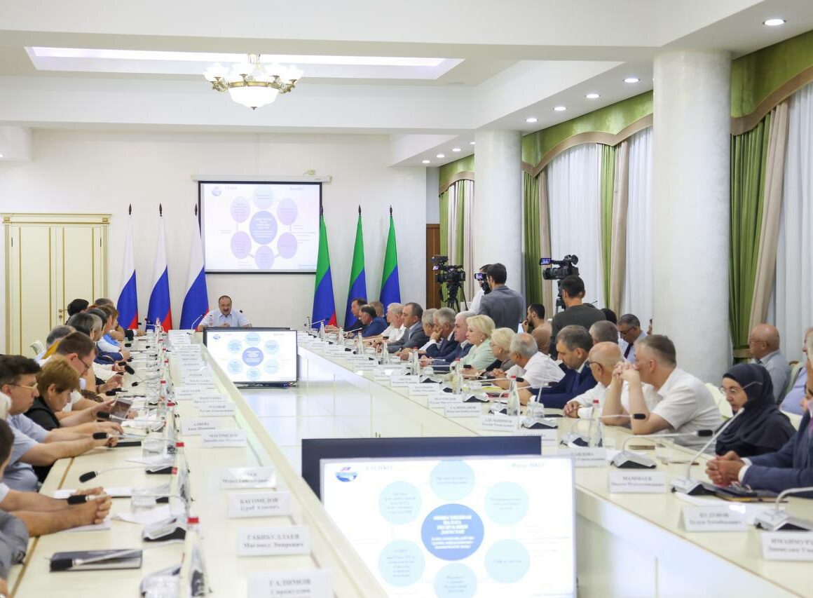 Абдулмуслим Абдулмуслимов рассказал об особенностях взаимодействия Правительства РД и Общественной палаты