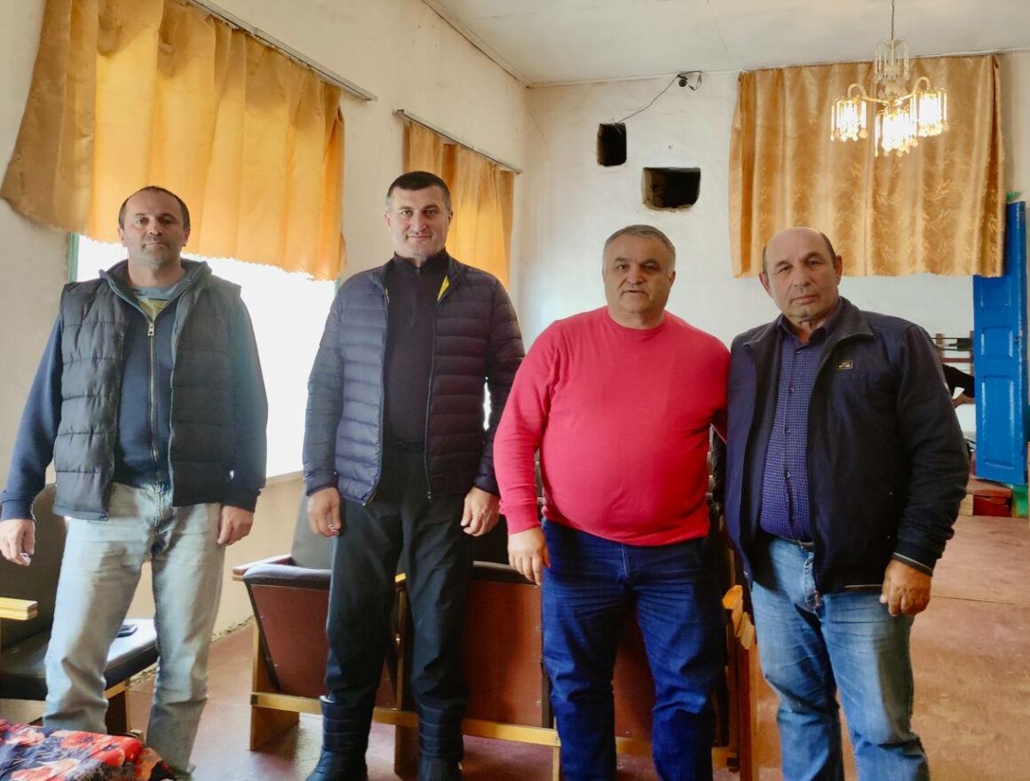 Глава Чародинского района Мухидин Магомедов вместе с председателем ТИК Чародинского района с утра находятся в селе Шалиб