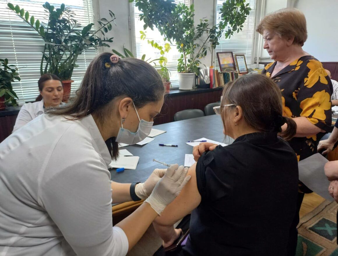 В Дагестане имеется необходимое количество вакцины против гриппа