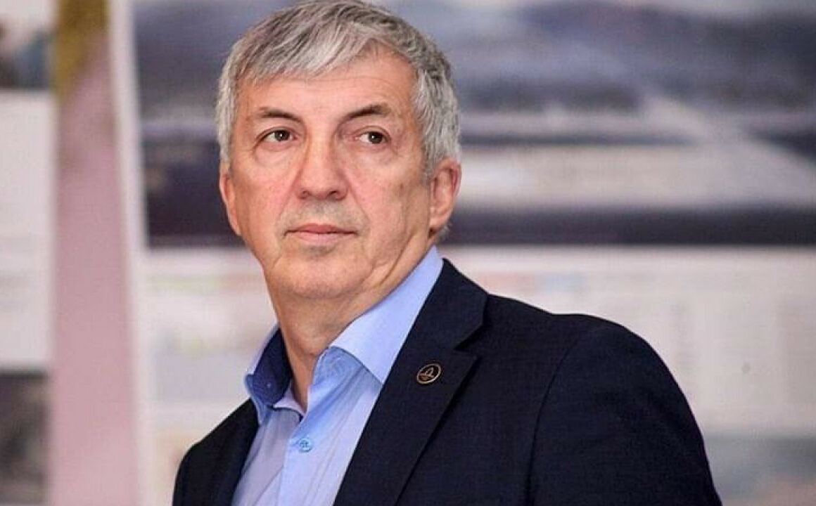 Абдулмуслим Абдулмуслимов поздравил Хизри Абакарова с награждением орденом Александра Невского