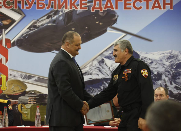 Сергей Меликов поздравил росгвардейцев с 7-й годовщиной со Дня образования регионального Управления ведомства в Дагестане
