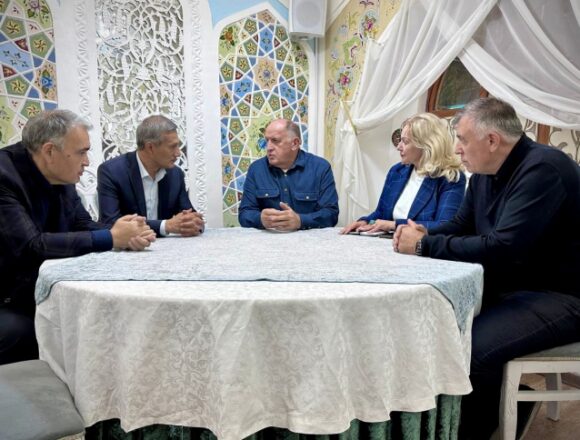 Абдулмуслим Абдулмуслимов провел встречу с вице-губернатором Бухарской области Ризо Асадовым