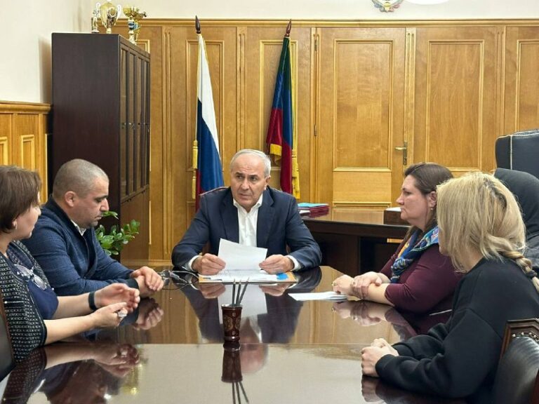 Вдове участника боевых действий Шахвалиевой Рукият Омаровне вручили свидетельство о предоставлении безвозмездной субсидии