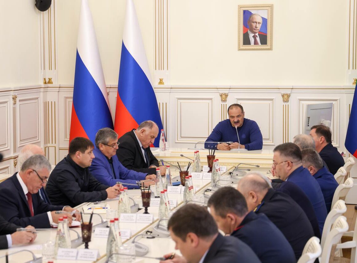 Сергей Меликов провел заседание оперативного штаба, сформированного в связи с нарушением порядка в махачкалинском аэропорту