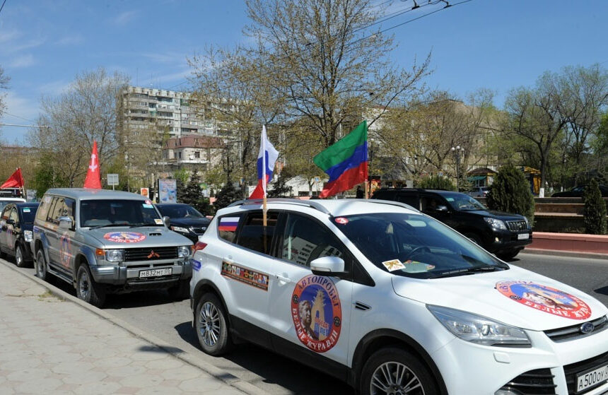 В Дагестане отпраздновали День рождения Президента массовым автопробегом