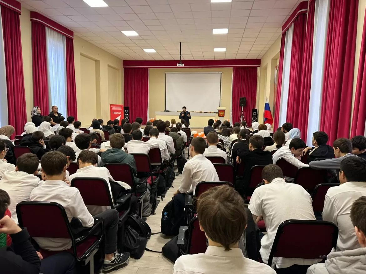 В Махачкале завершился курс по основам предпринимательской деятельности для школьников