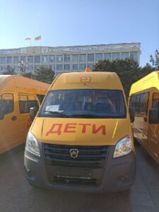 В рамках реализации программы "Модернизация школьной инфраструктуры" Курукальская и Хновская школы Ахтынского района получили по одному новому школьному автобусу!