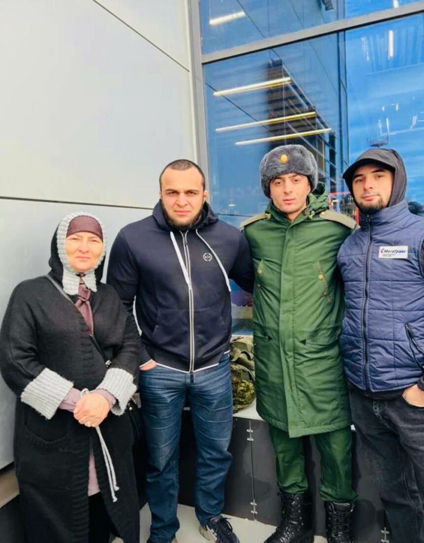 Очередные призывники из Новолакского района отправились на службу в армию
