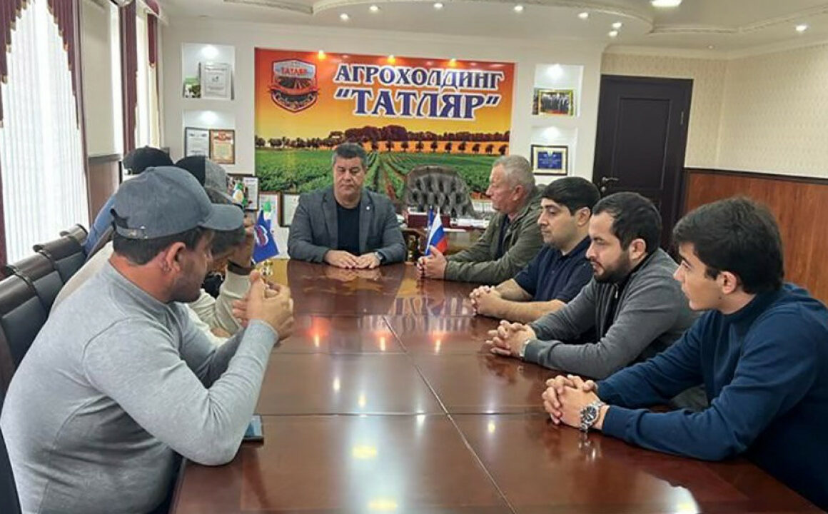 Депутат Азад Гаджиев встретился с молодежью Дербентского района