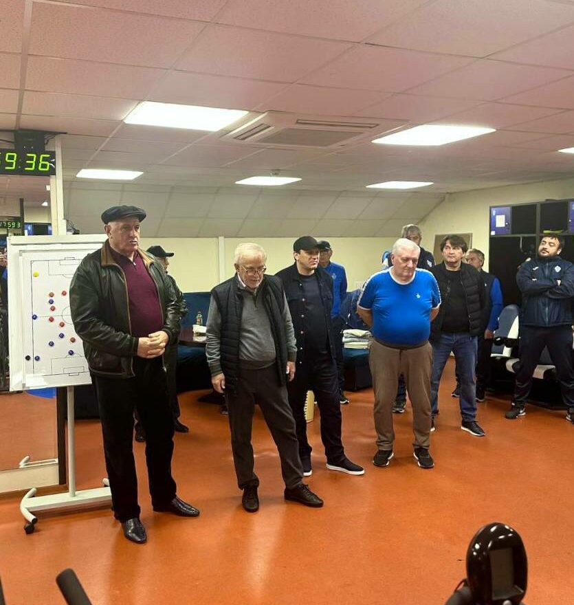 Абдулмуслим Абдулмуслимов посетил матч Динамо Махачкала - Нефтехимик. Минутой молчания на мачте почтили погибших палестинцев