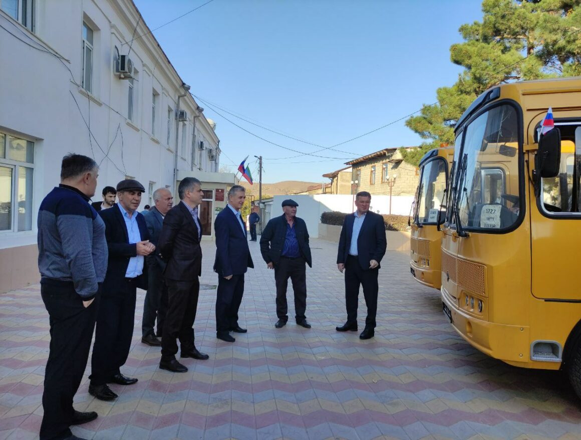 3 школы получили новые автобусы