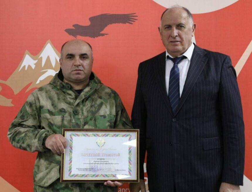 Участника СВО наградили Почетной грамотой Правительства Республики Дагестан