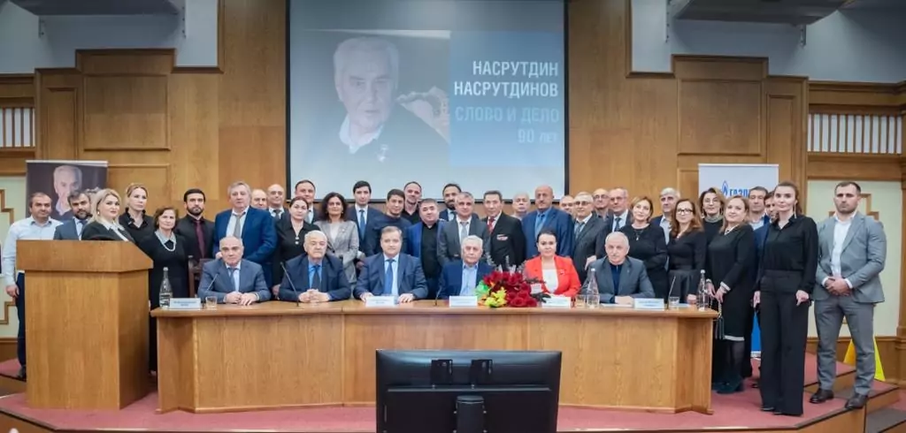 В ООО «Газпром трансгаз Махачкала» поздравили  Насрутдина Насрутдинова с юбилеем