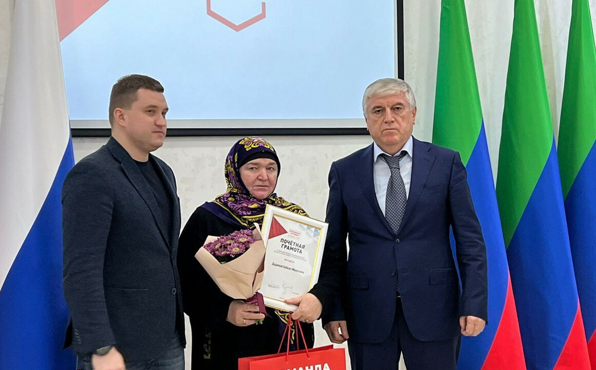 Народный фронт вручил премию «Команда Путина» дагестанцам, оказывающим помощь участникам СВО