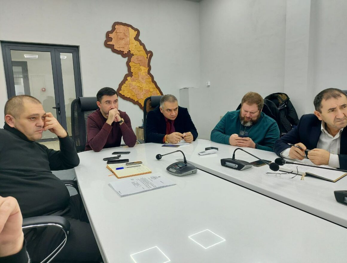 Вопросы антитеррористической защищенности ключевых объектов связи региона обсудили в Минцифры Дагестана
