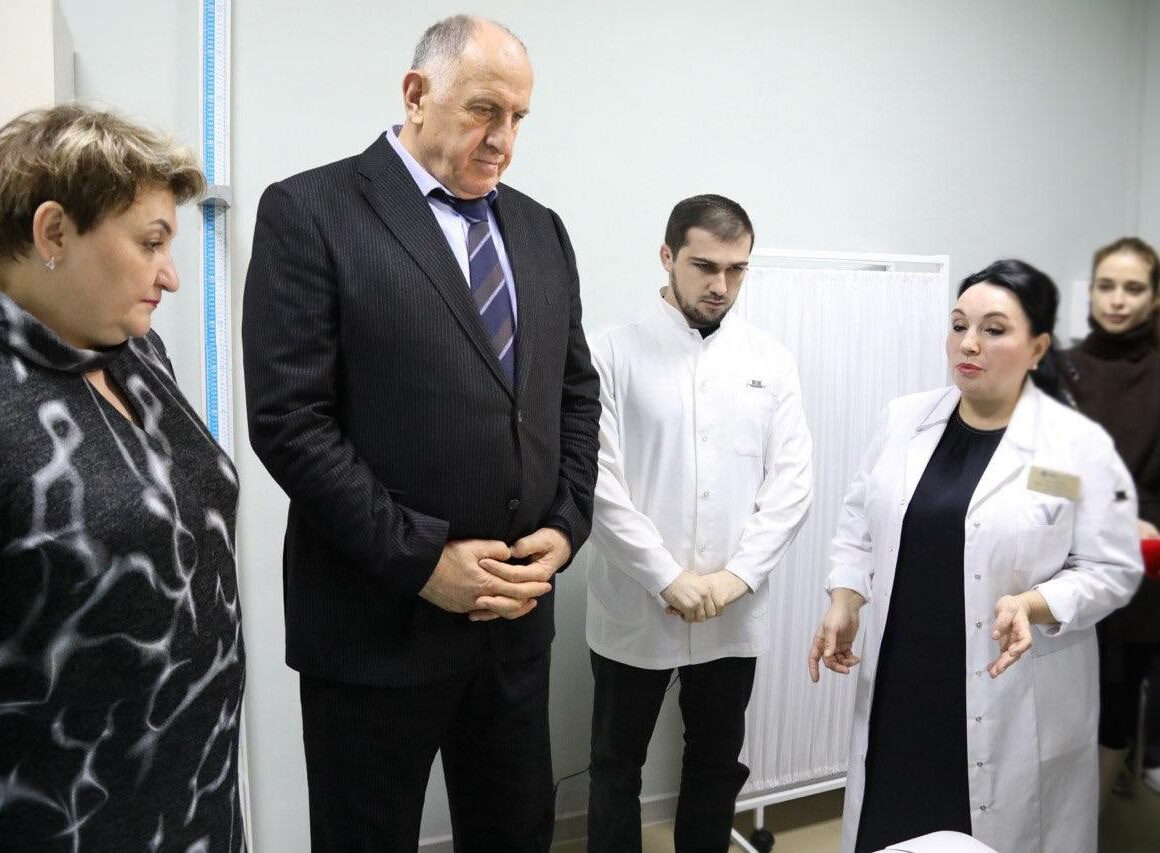 Абдулмуслим Абдулмуслимов посетил Республиканский диагностический центр
