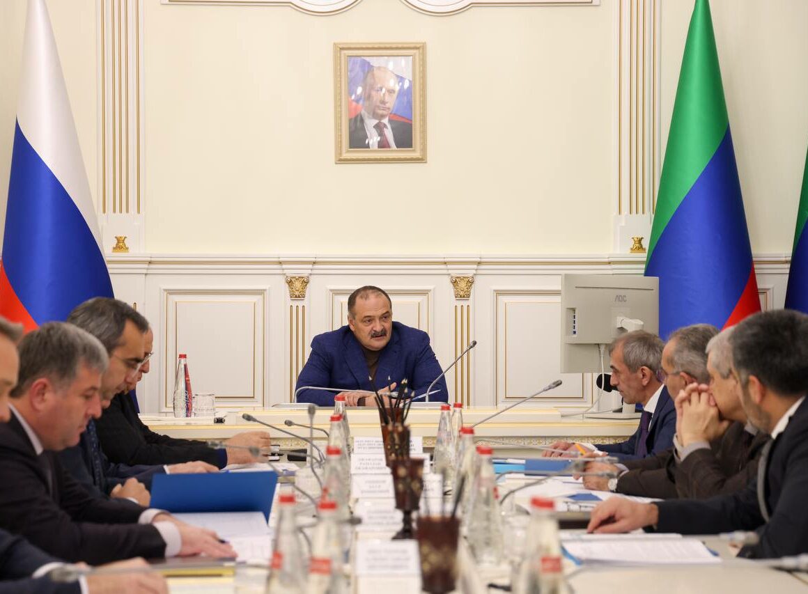 Глава Дагестана провел совещание по планированию республиканского бюджета на три года
