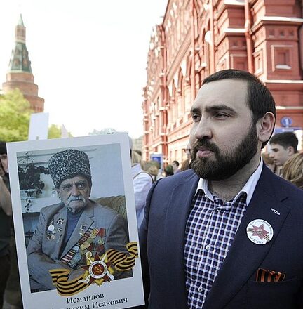 Депутат Хамзаев поздравил с Днём Героев Отечества