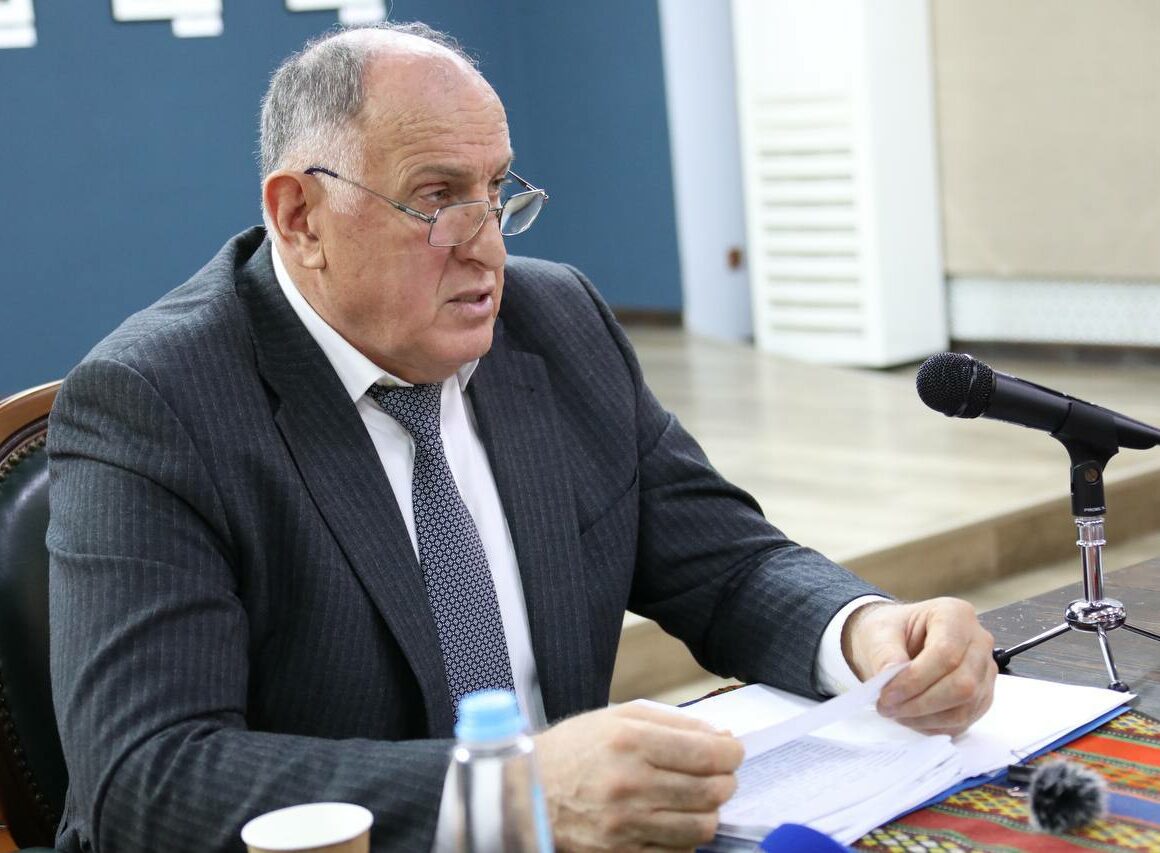 Абдулмуслим Абдулмуслимов  поддержал решение Владимира Путина участвовать в выборах президента
