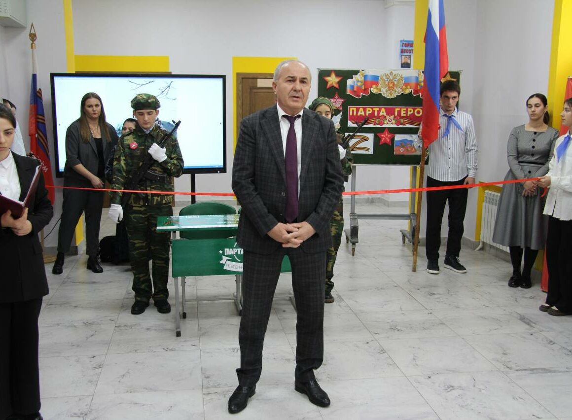Мэр Избербаша принял участие в акции "Парта героя"