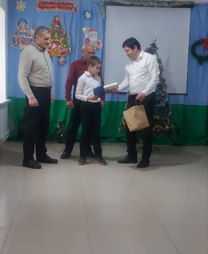 Джамаладин Гасанов исполнил новогоднюю мечту школьника из Агульского района