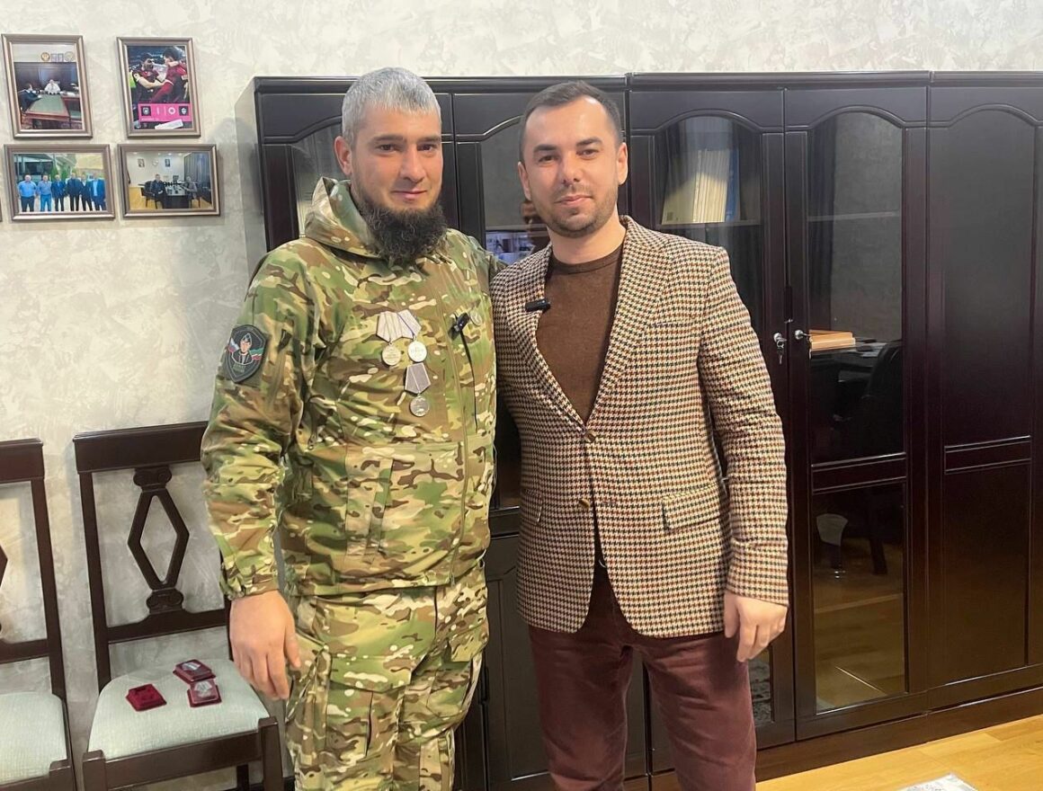 Мэр Южно-Сухокумска встретился с героем СВО Джаватханом Джаватхановым