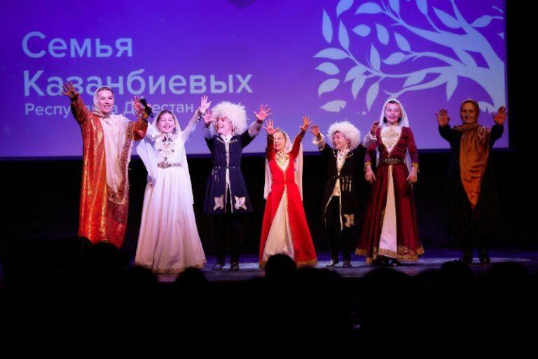 Семья из Дагестана стала  победителем конкурсной программы "Династии Росси" в номинации "Семейные рецепты"