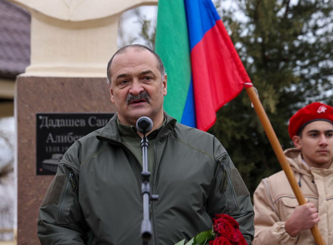 В Новокаякенте открыли памятник участникам специальной военной операции.