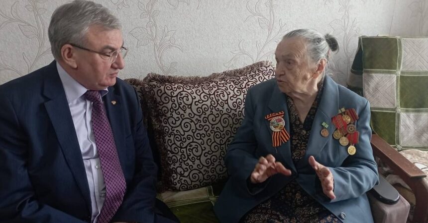 Депутат ГД РФ Гасанов Джамаладин поздравил жительницу блокадного Ленинграда
