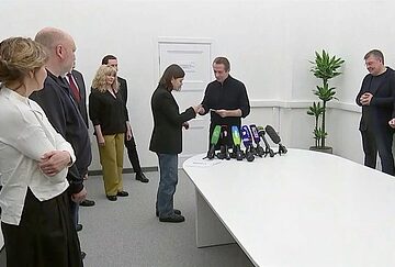 Владимир Машков вручил первые удостоверения доверенным лицам Владимира Путина