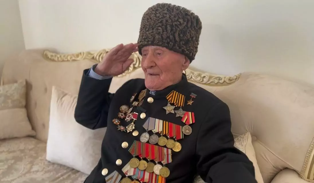 Ветерану Великой Отечественной войны Ибрагим-Паше Садыкову 100 лет! Глава Дагестана Сергей Меликов приехал поздравить его с юбилеем