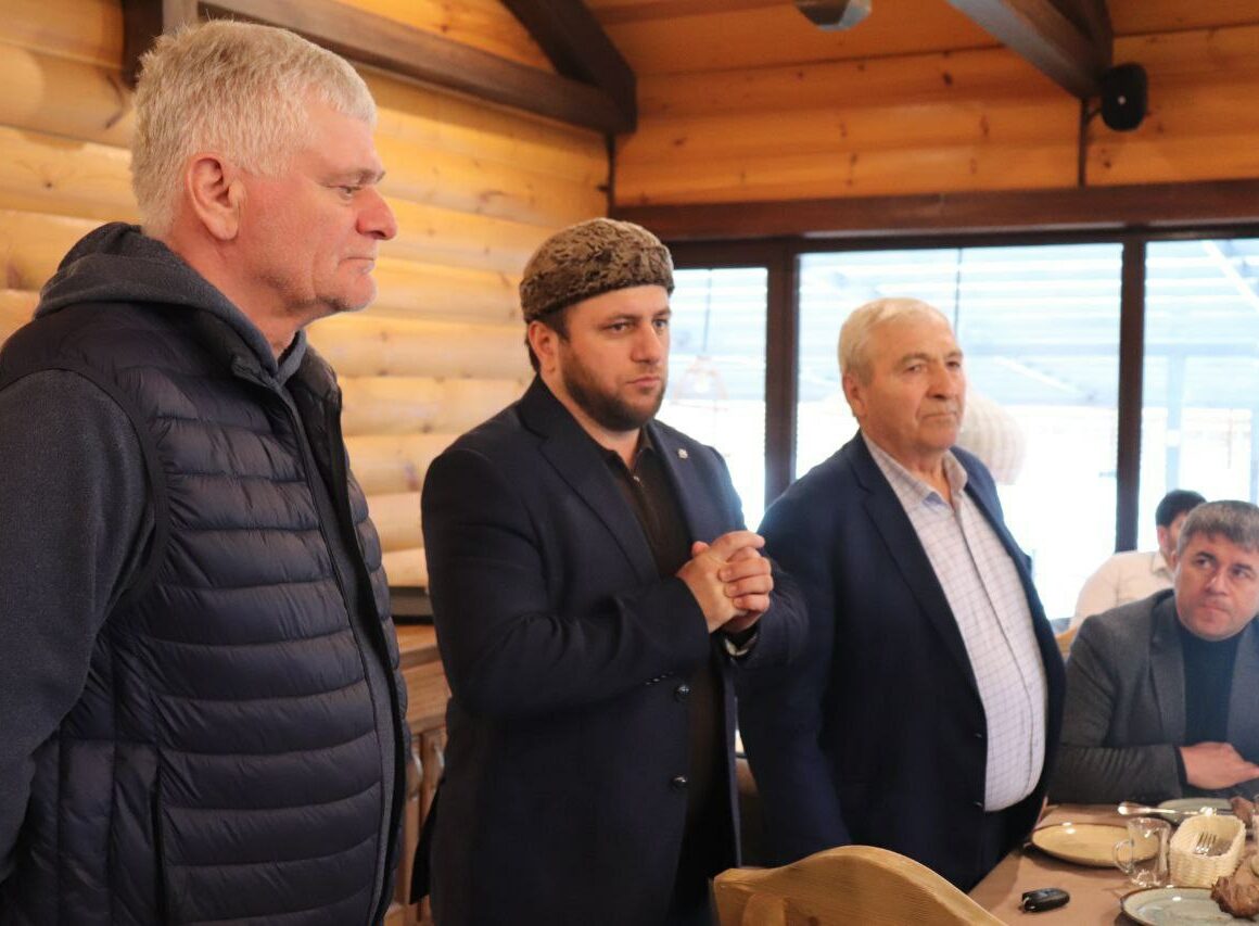 Встреча  главы Кизилюртовского района Рустама Татарханова с военнослужащими -  участниками специальной военной операции