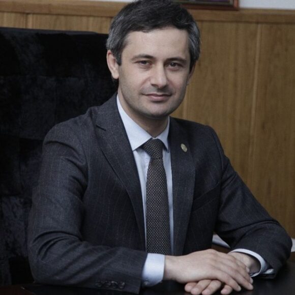 Руслан Гамзатов: Принимаю эстафету «Сделай подарок родной школе» от моего коллеги и друга главы Хасавюрта Корголи Корголиева