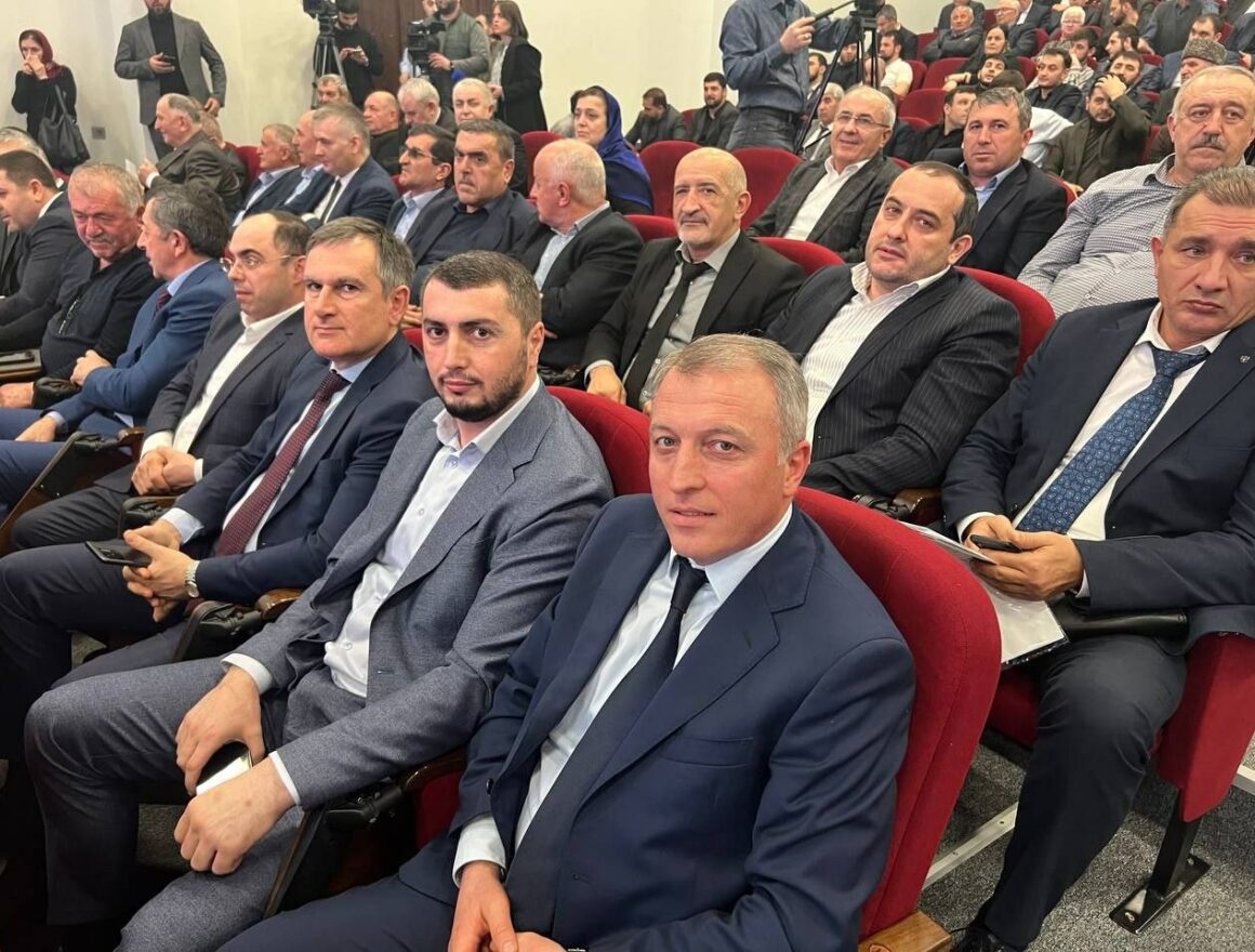 Глава МО "Агульский район" Закир Каидов на конференции по теме предупреждения незаконного строительства в Дагестане