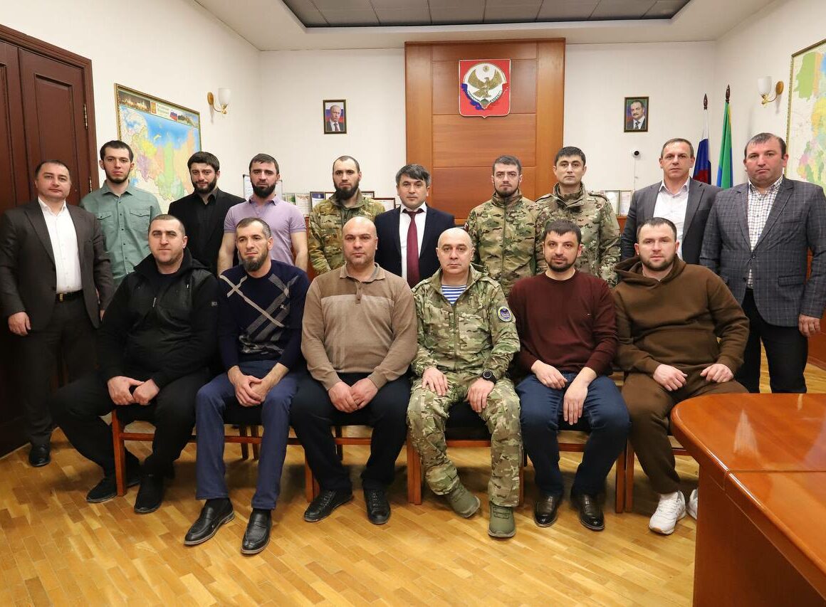В преддверии Дня защитника Отечества Магомед Курбанов встретился с участниками СВО