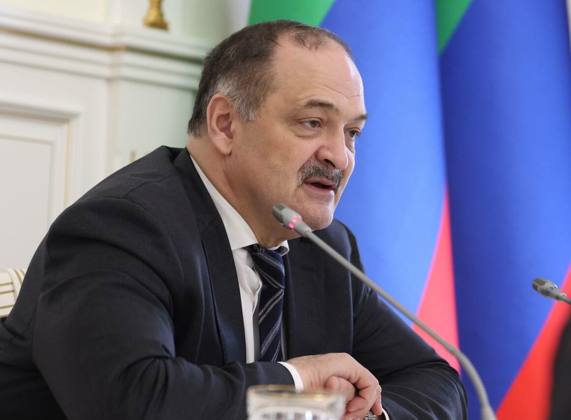 Сергей Меликов поручил помочь семье из Кизлярского района, где накануне в пожаре погибли трое маленьких детей